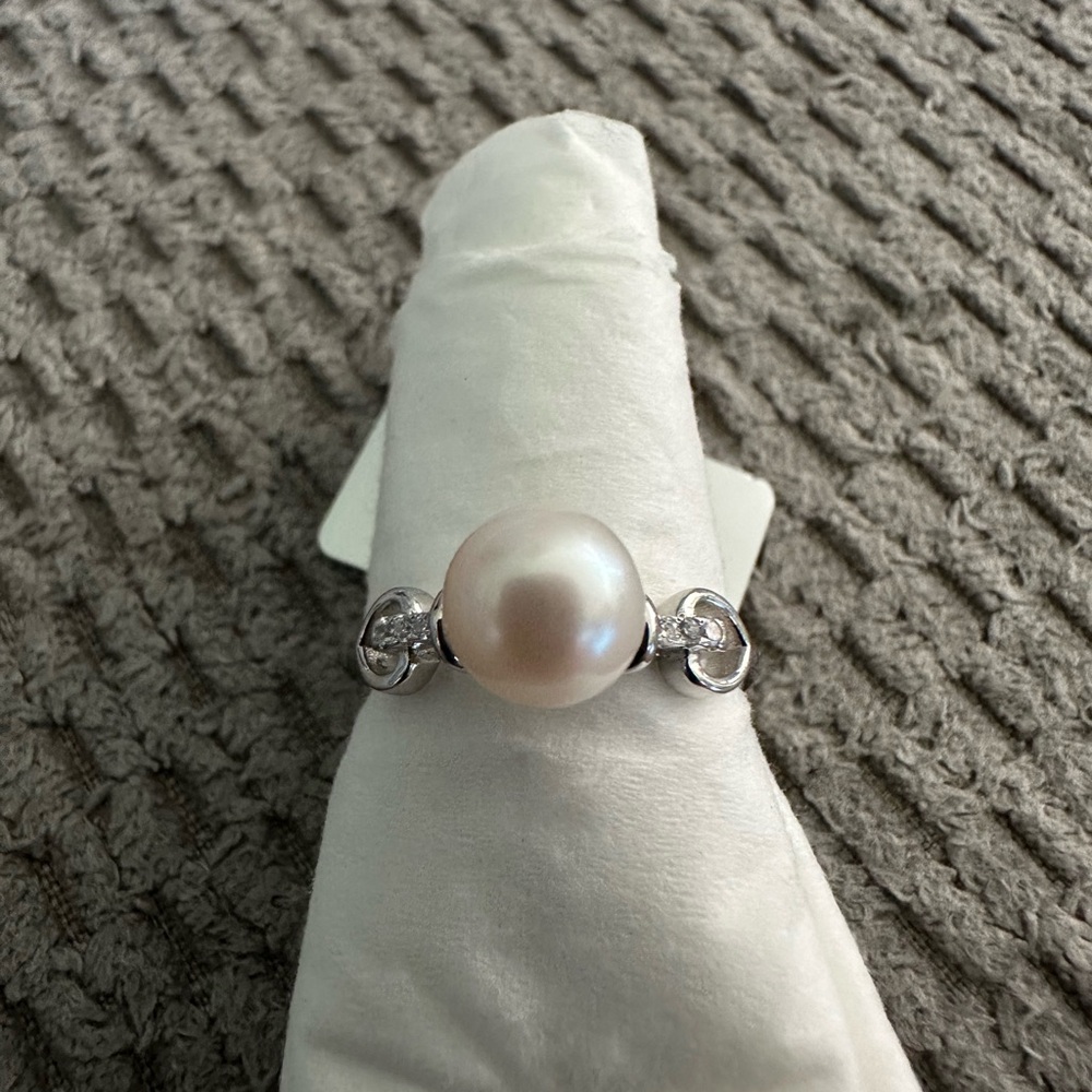 Elegant Silver Pearl Ring